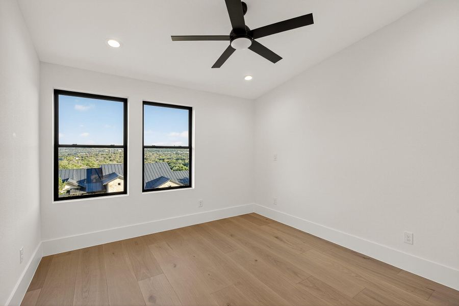 Spacious, unfurnished interior of a new home in , Horseshoe Bay (Image 31).