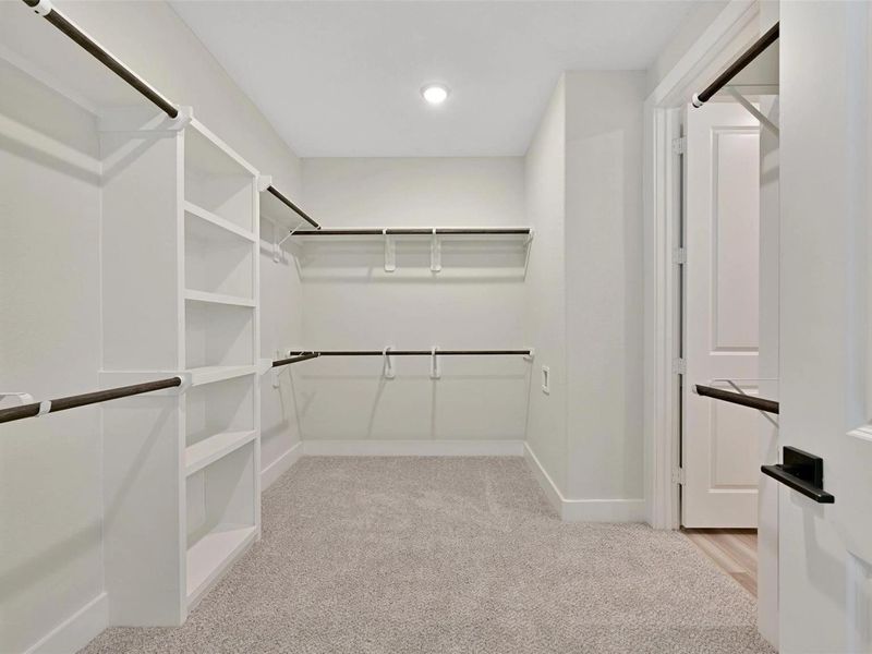 Spacious, unfurnished interior of a new home in Lago Mar, Texas City (Image 33).