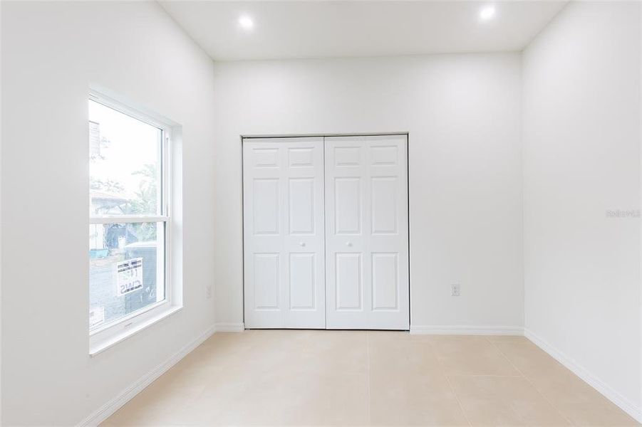 Spacious, unfurnished interior of a new home in , Sebring (Image 60).