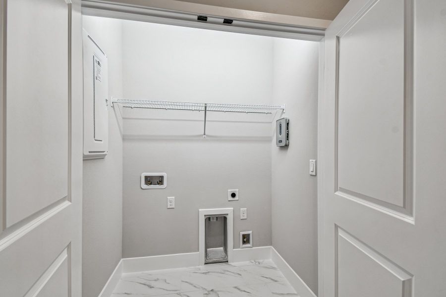 Spacious, unfurnished interior of a new home in Towns at Union, St. Petersburg (Image 19).