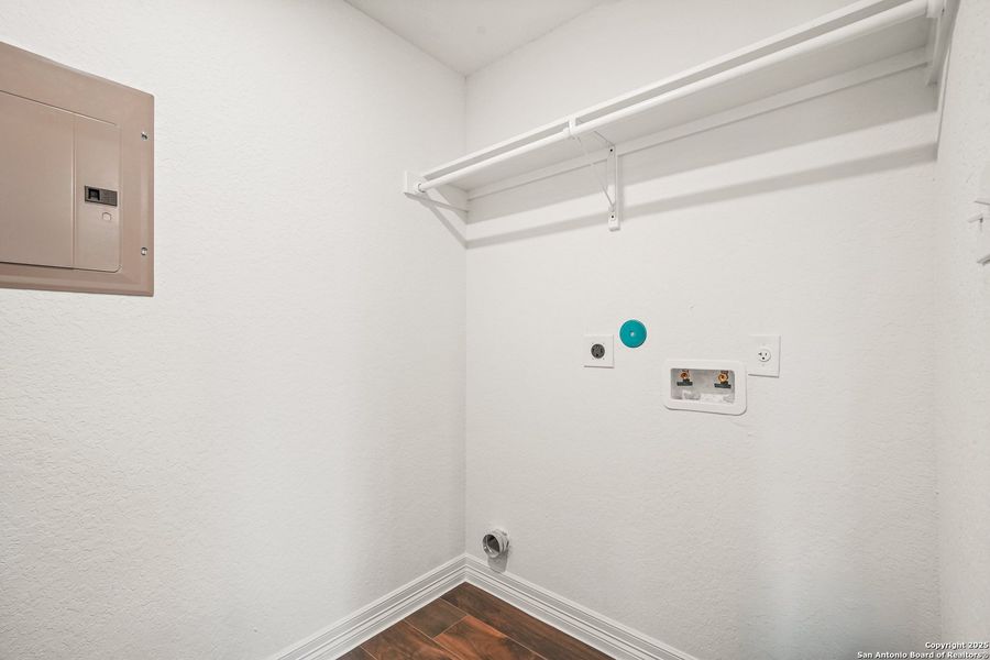 Spacious, unfurnished interior of a new home in , San Antonio (Image 24).