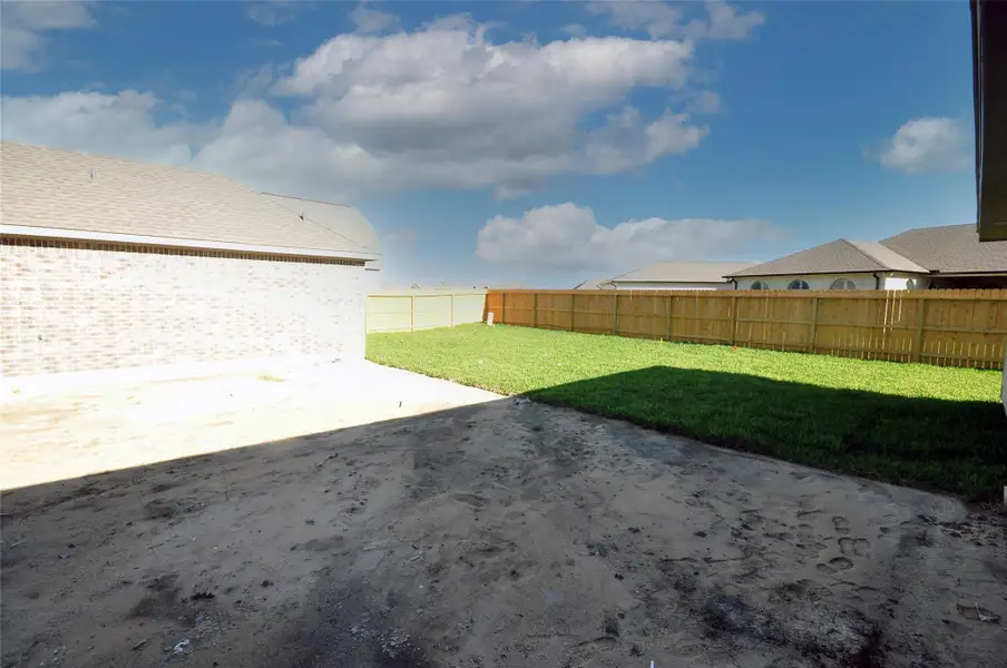 Exterior details and patio area of a home in Pedregal, League City (Image 3).