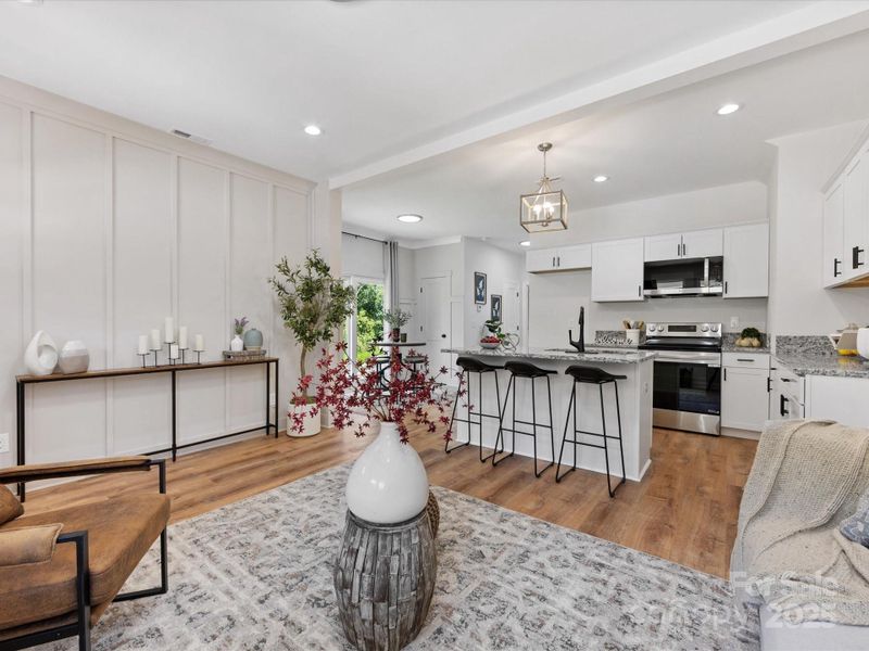 Family room open to kitchen. Great for entertaining Family room open to kitchen. Great for entertaining