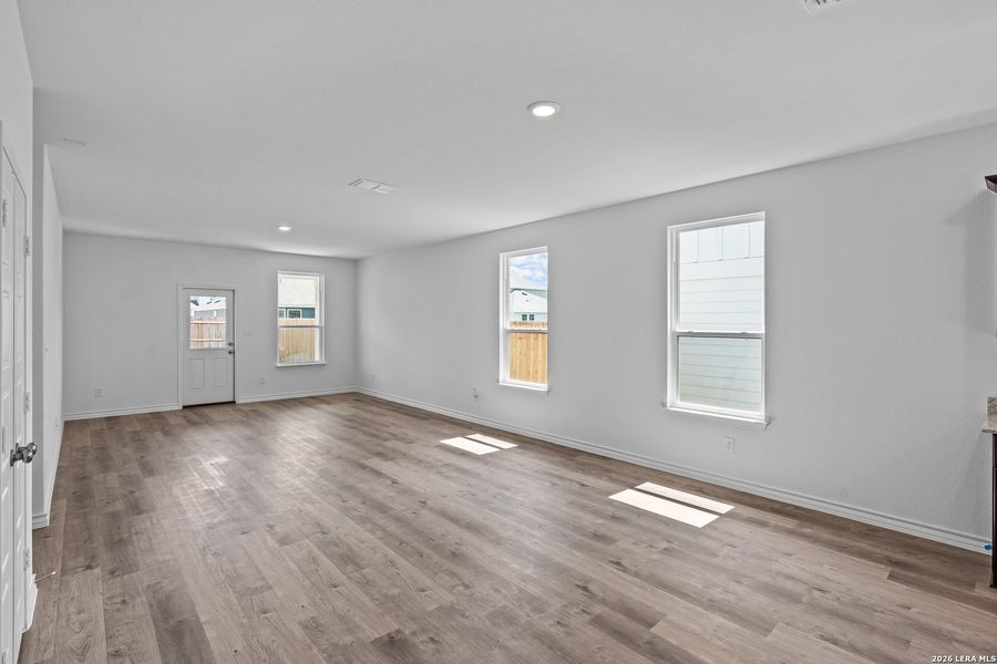 Spacious, unfurnished interior of a new home in Cinco Lakes, San Antonio (Image 24). Spacious, unfurnished interior of a new home in Cinco Lakes, San Antonio (Image 24).