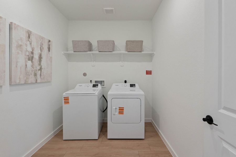 Furnished interior view inside a new home in Riverside Estates, Mont Belvieu (Image 11).