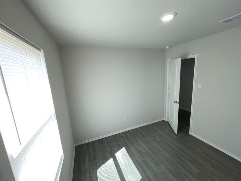 Spacious, unfurnished interior of a new home in Tolar Oaks, Tolar (Image 19).