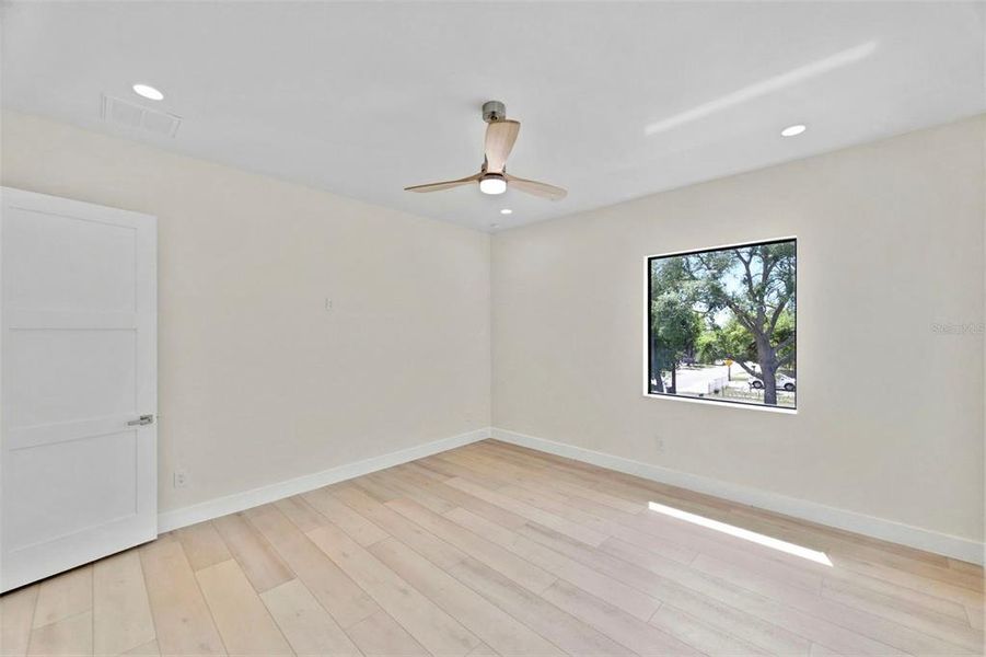 Spacious, unfurnished interior of a new home in , St. Petersburg (Image 45).