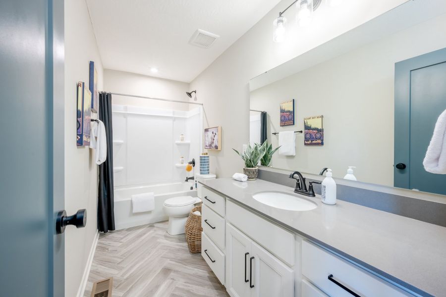 Representative furnished interior of a home built from the Greenbriar by Fischer Homes in Three Rivers, Euharlee (Image 48).