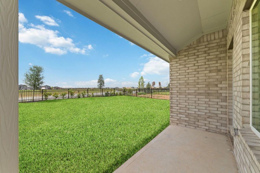 Exterior details and patio area of a home in , Katy (Image 4).