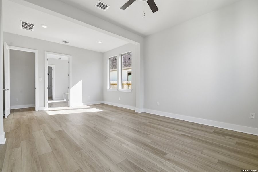 Spacious, unfurnished interior of a new home in Legacy at Lake Dunlap, New Braunfels (Image 25).