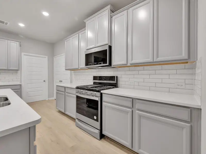 Photo is not of the actual home, but is an inspirational photo of builder’s model home and may depict options, furnishings, and/or decorator features that are not included Photo is not of the actual home, but is an inspirational photo of builder’s model home and may depict options, furnishings, and/or decorator features that are not included