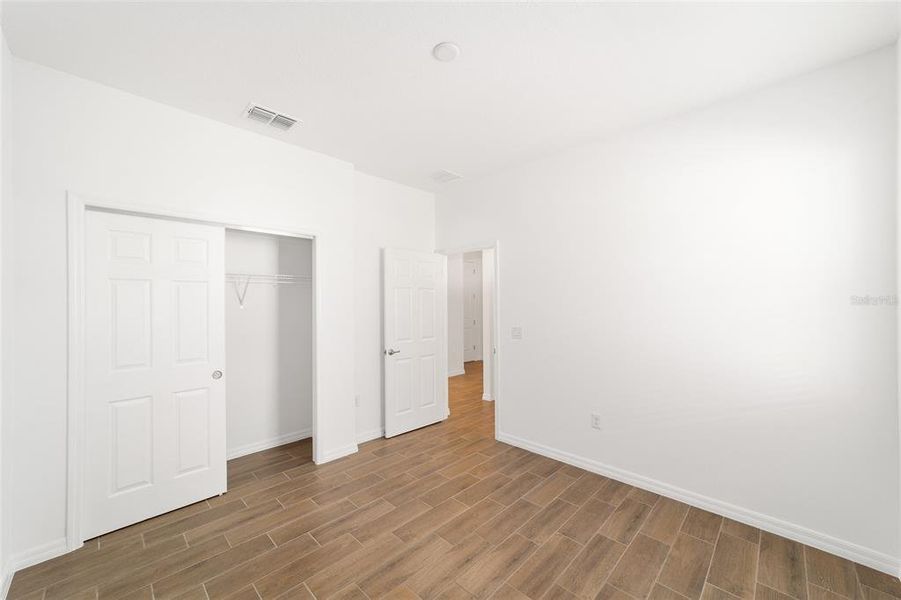 Spacious, unfurnished interior of a new home in , Ocala (Image 29).