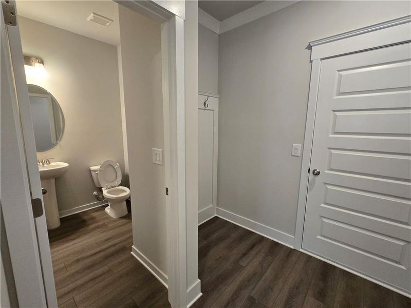Spacious, unfurnished interior of a new home in Pinecrest Ridge, Dacula (Image 13).