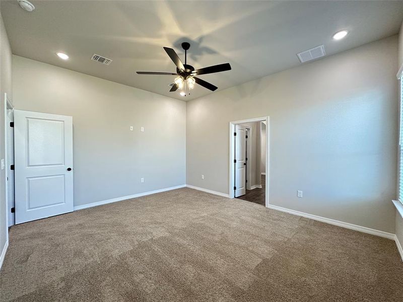 Spacious, unfurnished interior of a new home in , Lorena (Image 21).