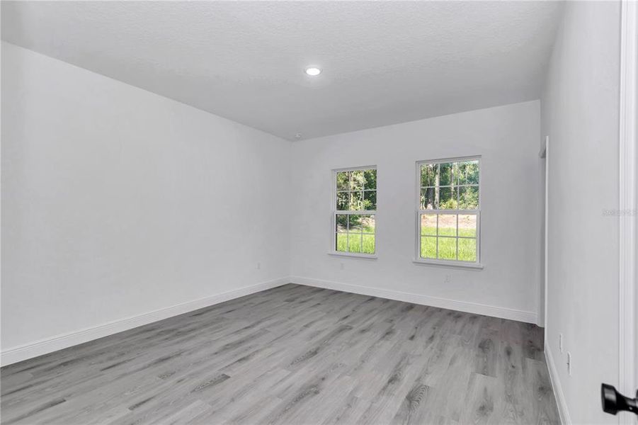 Spacious, unfurnished interior of a new home in , Citrus Springs (Image 29).