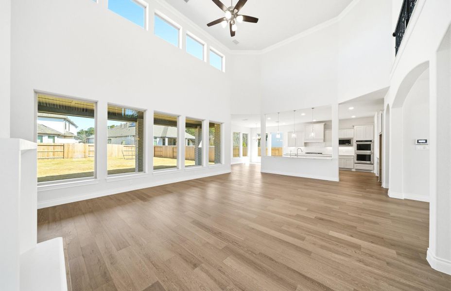 Spacious, unfurnished interior of a new home in Artavia 70′, Conroe (Image 28).