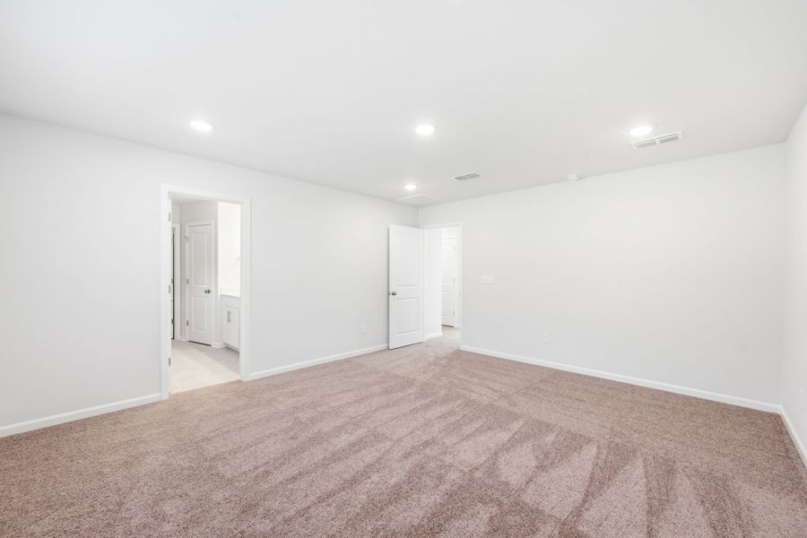 Spacious, unfurnished interior of a new home in Grand Arbor, Blythewood (Image 32).