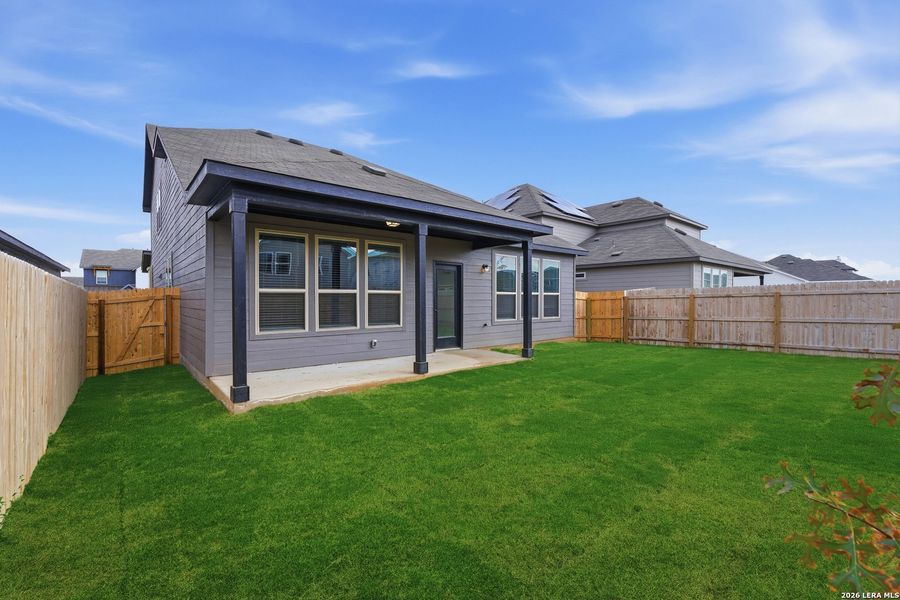 Exterior details and patio area of a home in Horizon Ridge, San Antonio (Image 3).