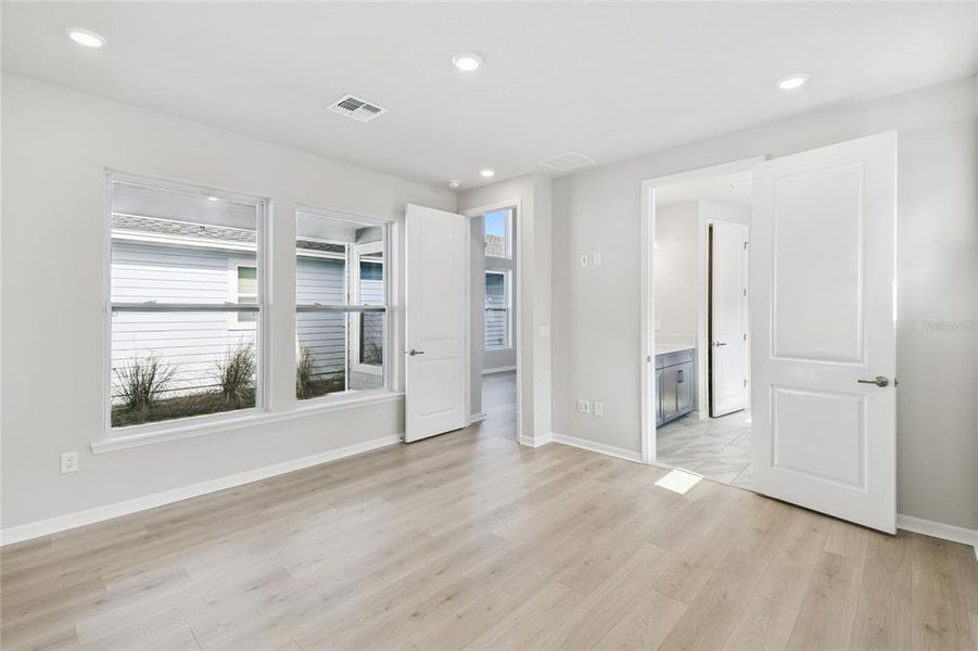 Spacious, unfurnished interior of a new home in Weslyn Park in Sunbridge 34', St. Cloud (Image 20).