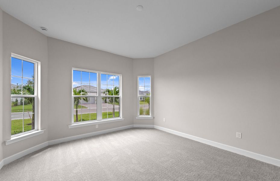 Spacious, unfurnished interior of a new home in Del Webb Oak Creek, North Fort Myers (Image 19).