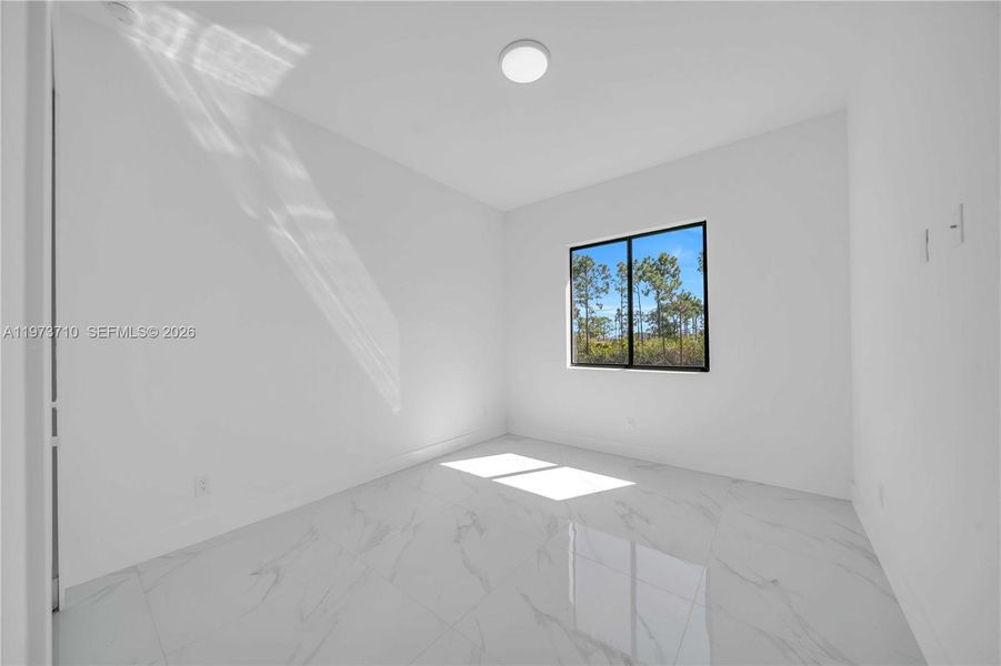 Spacious, unfurnished interior of a new home in , Cape Coral (Image 12).