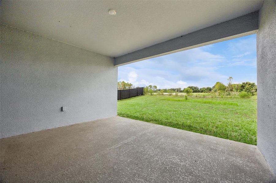 Exterior details and patio area of a home in Talichet, Howey-in-the-Hills (Image 29).