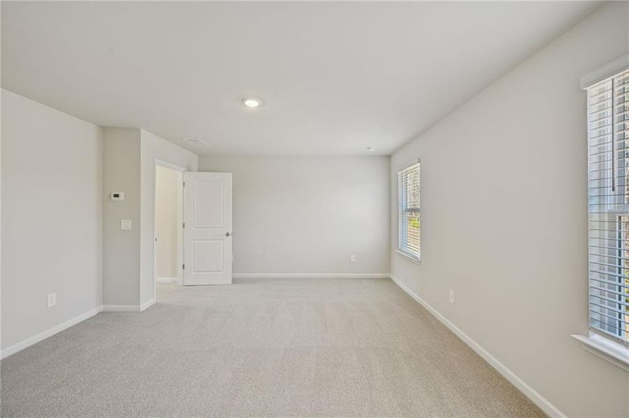 Spacious, unfurnished interior of a new home in Creekside at Oxford Park, Fairburn (Image 37).
