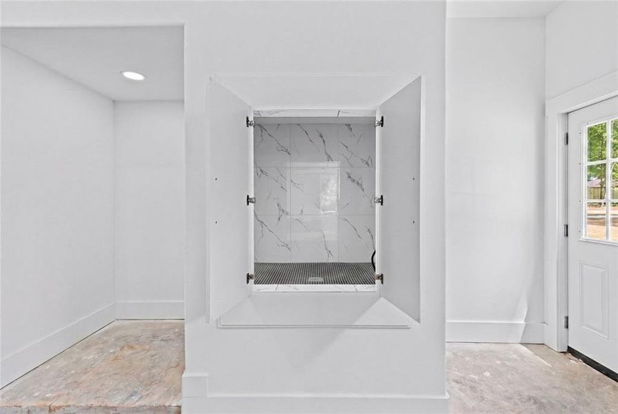 Spacious, unfurnished interior of a new home in , Monroe (Image 54).