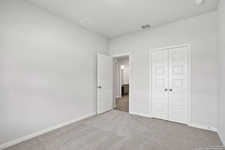 Spacious, unfurnished interior of a new home in Hunters Ranch, San Antonio (Image 26).