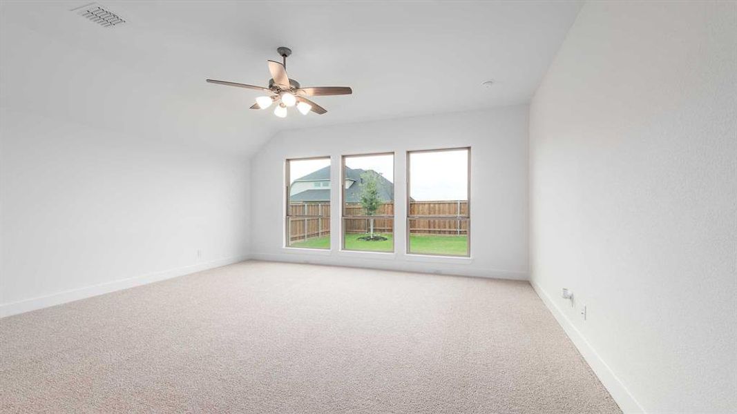 Spacious, unfurnished interior of a new home in Myrtle Creek 60', Waxahachie (Image 23).