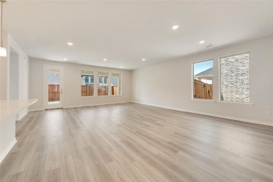 Spacious, unfurnished interior of a new home in Spiritas Ranch, Little Elm (Image 26).