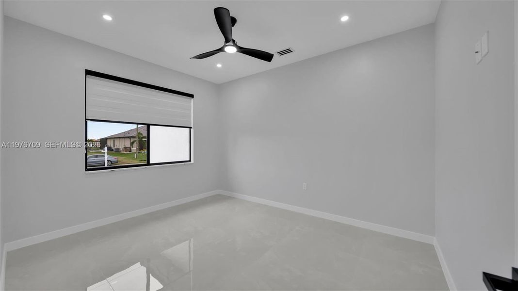 Spacious, unfurnished interior of a new home in , Cape Coral (Image 33).