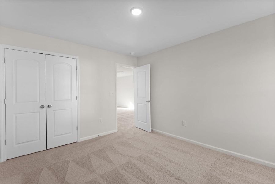 Spacious, unfurnished interior of a new home in Chandler Ridge, McLeansville (Image 33).