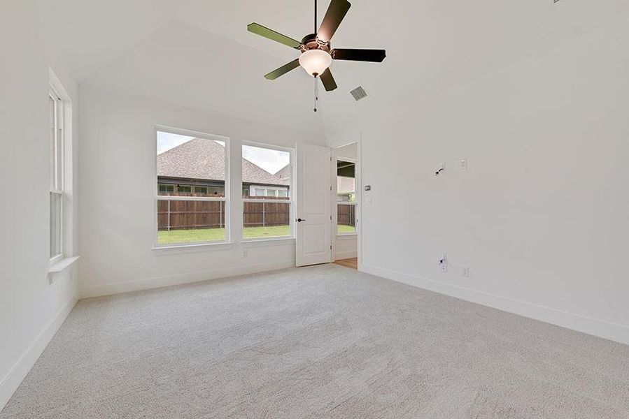 Spacious, unfurnished interior of a new home in Tavolo Park, Fort Worth (Image 24).