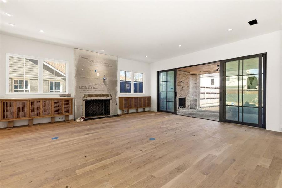 Spacious, unfurnished interior of a new home in , Dallas (Image 11).