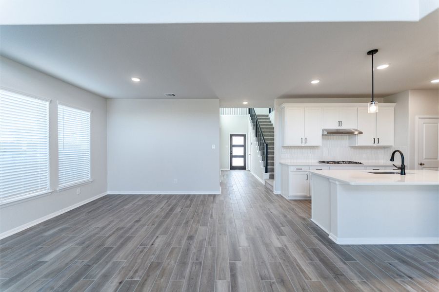 Furnished interior view inside a new home in Lago Mar, Texas City (Image 4).