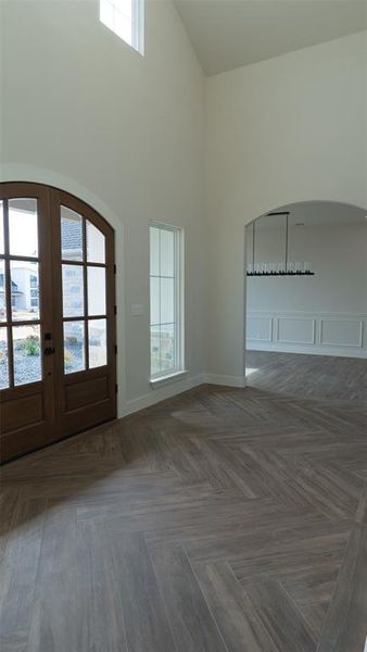Spacious, unfurnished interior of a new home in , Mansfield (Image 22).