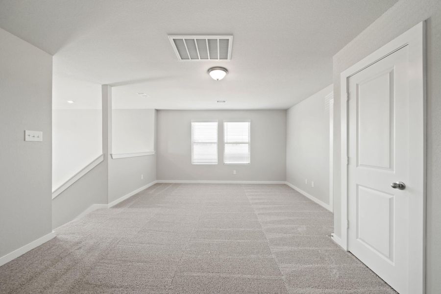 Spacious, unfurnished interior of a new home in Laurel Landing, Alvin (Image 10).