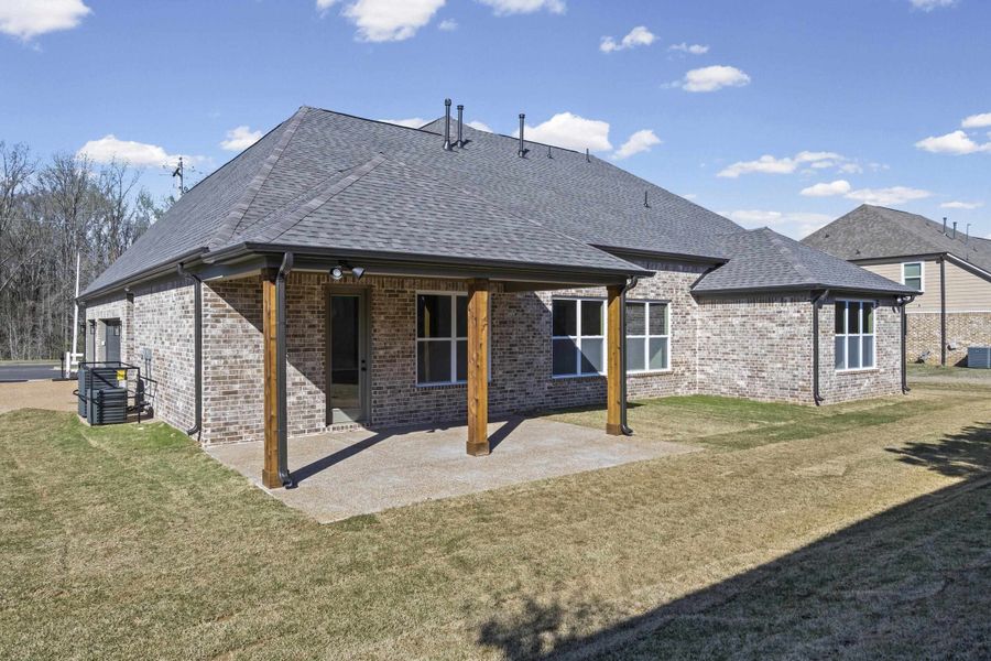 Exterior details and patio area of a home in White Oak, Arlington (Image 21).