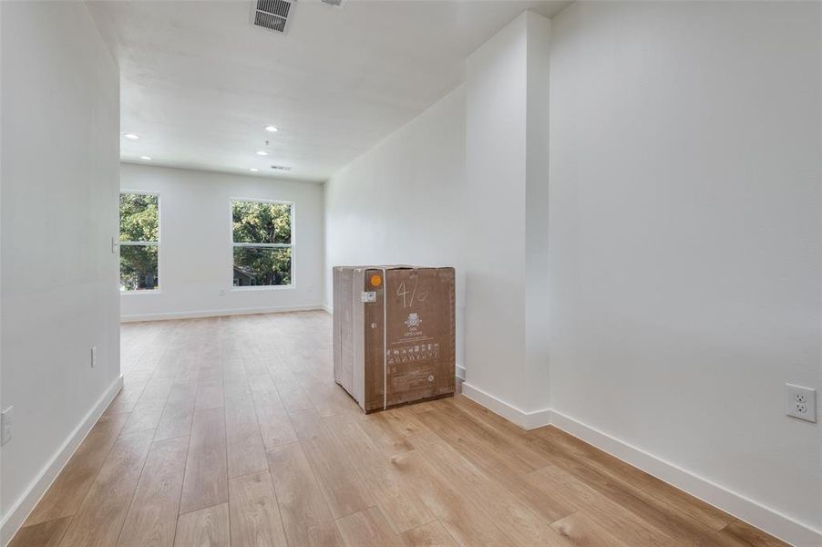 Spacious, unfurnished interior of a new home in , Irving (Image 26).