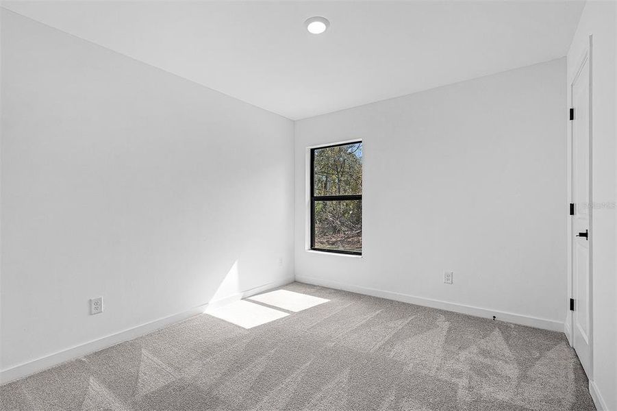 Spacious, unfurnished interior of a new home in Port Charlotte, North Port (Image 11).