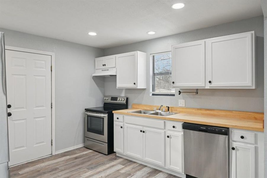 Furnished interior view inside a new home in , Weatherford (Image 8).