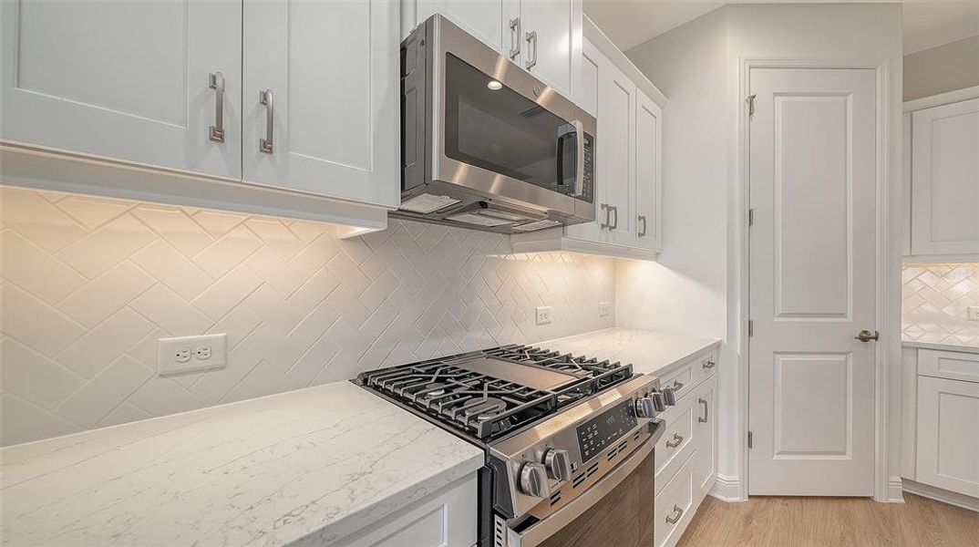 Furnished interior view inside a new home in , Bradenton (Image 12).