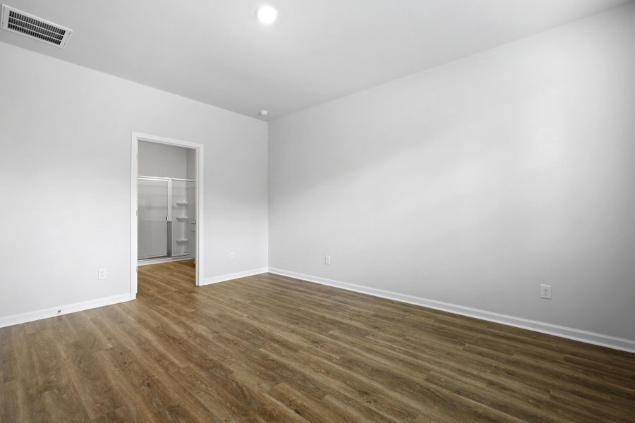 Spacious, unfurnished interior of a new home in Pineview North, Summerville (Image 15).