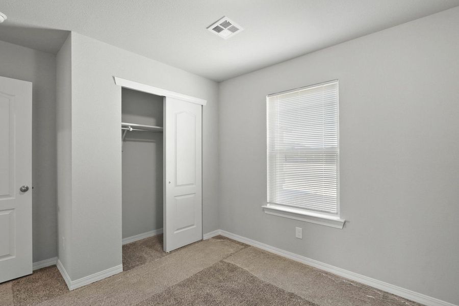 Spacious, unfurnished interior of a new home in Rancho Desierto Bello, Horizon City (Image 16).