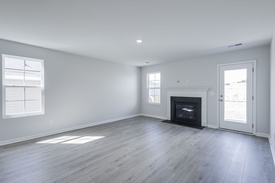 Spacious, unfurnished interior of a new home in Bluefield, Lexington (Image 15).