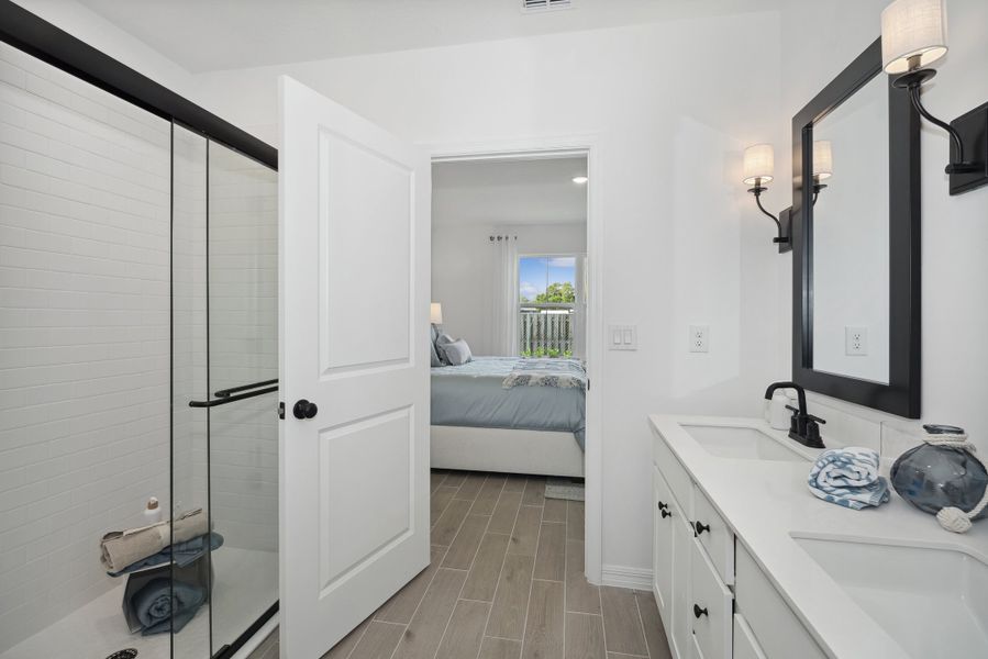 Primary bath with dual sinks