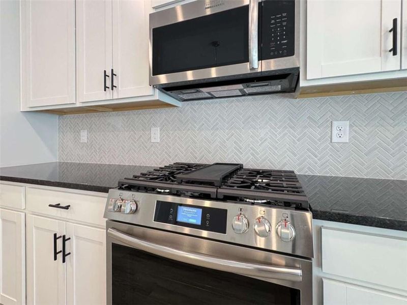 Furnished interior view inside a new home in Tuscany Hills, Douglasville (Image 7).