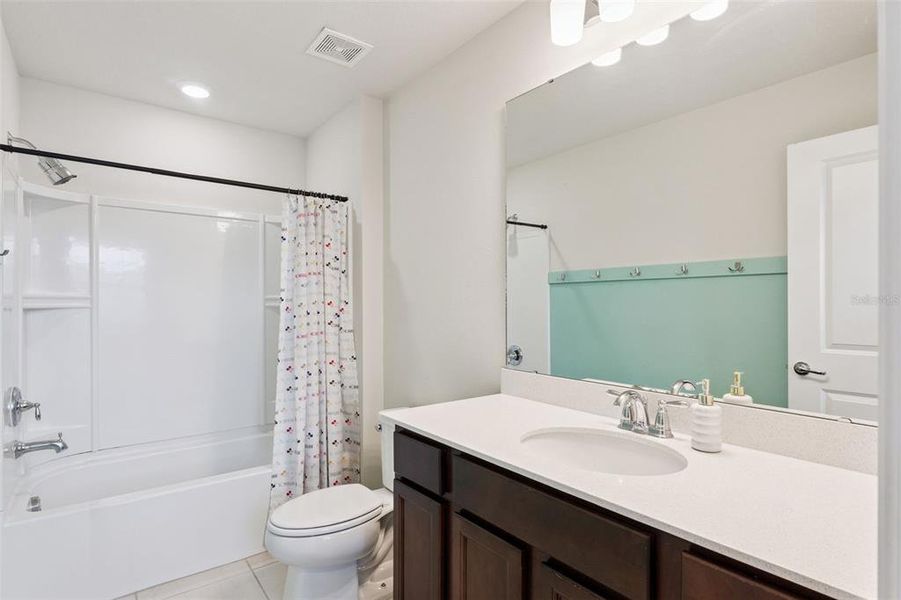 Furnished interior view inside a new home in , Clermont (Image 9).