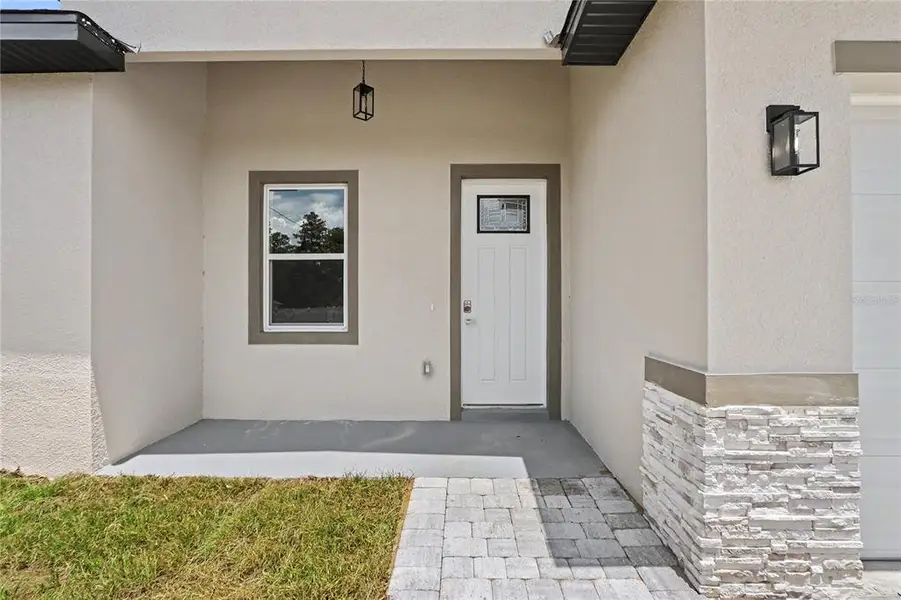 Exterior details and patio area of a home in , Ocala (Image 4).